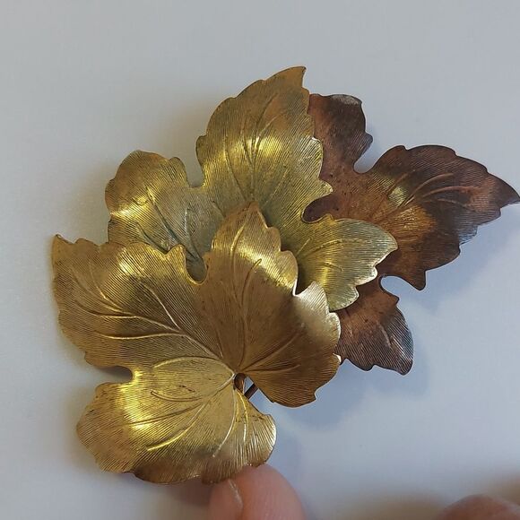 Vintage Triple Layered Articulated Leaves Brooch Pin Gold / Copper Tones - Picture 3 of 6